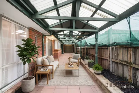 Property photo of 4 Satterly Way Roxburgh Park VIC 3064