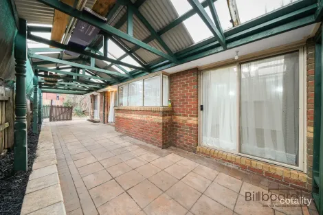 Property photo of 4 Satterly Way Roxburgh Park VIC 3064