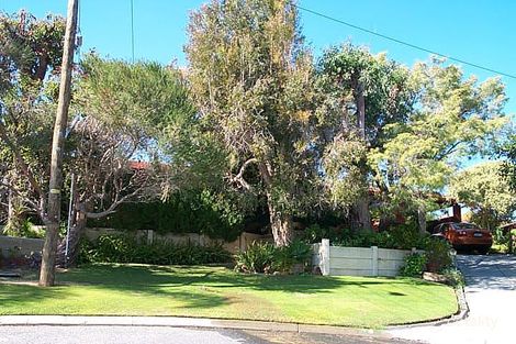 6 Linton Ct, Marangaroo, WA 6064