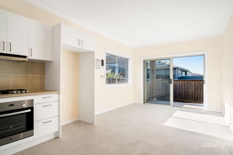 Property photo of 4 Samuel Court Carnes Hill NSW 2171