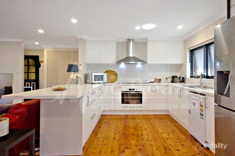 Property photo of 3 Borrowdale Close Lurnea NSW 2170