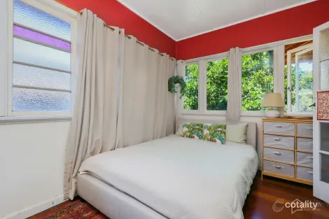 Property photo of 25 Ware Avenue Causeway Lake QLD 4703