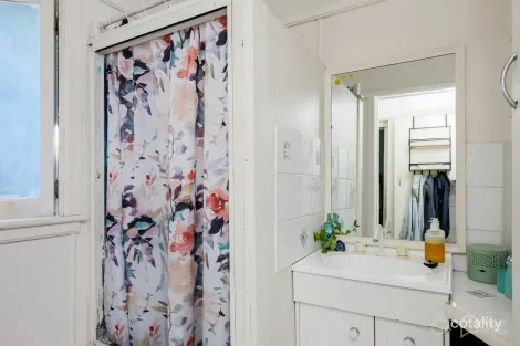 Property photo of 25 Ware Avenue Causeway Lake QLD 4703