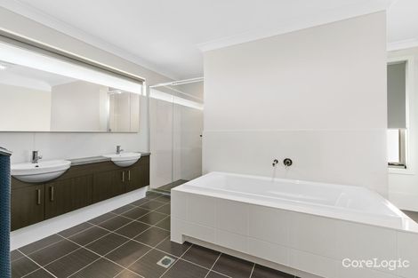 Property photo of 21 Grenfell Place Colebee NSW 2761