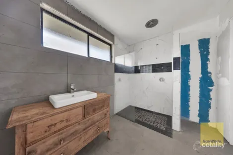 Property photo of 5 Aquanita Crescent Keilor Downs VIC 3038