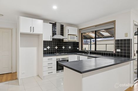 Property photo of 8 Adley Place Hampton Park VIC 3976