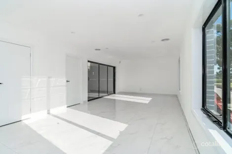 Property photo of 1/59 Everglade Crescent Roxburgh Park VIC 3064