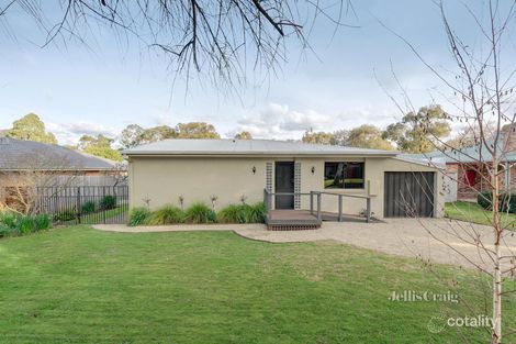 13 Dewpond Walk, Croydon South, VIC 3136