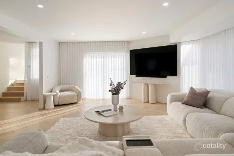 Property photo of 13 Moorna Drive Airport West VIC 3042