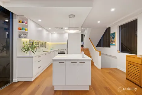 Property photo of 5 Undercliff Road Freshwater NSW 2096