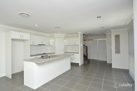 Property photo of 2/17 Eider Avenue Paradise Point QLD 4216