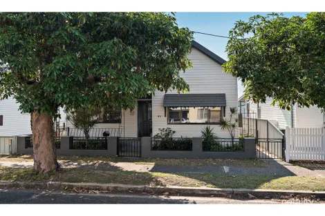 43 Emerald St, Hamilton North, NSW 2292