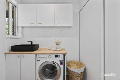 Property photo of 242 Christine Avenue Burleigh Waters QLD 4220