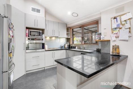 Property photo of 4 Elenya Court Frankston VIC 3199