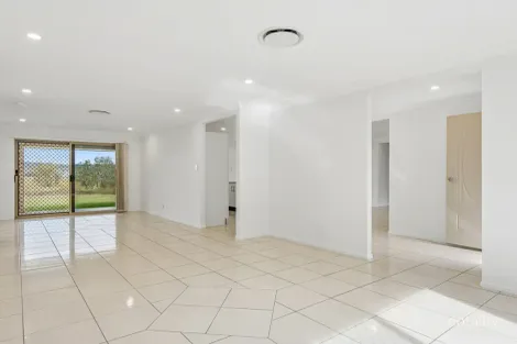 Property photo of 25 Hein Court Regency Downs QLD 4341