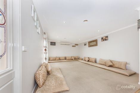 Property photo of 8 Bronhill Court Cranbourne West VIC 3977