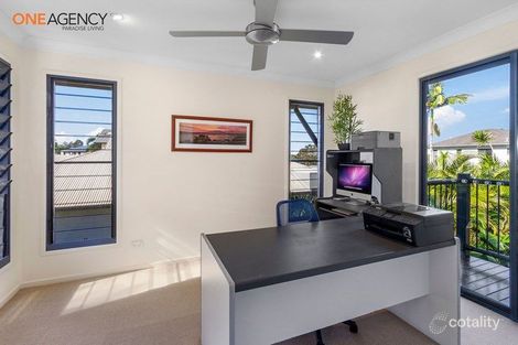 Property photo of 11 Dunnes Avenue Hope Island QLD 4212