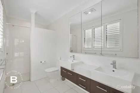 Property photo of 37 Crest Ridge Parade Brookwater QLD 4300