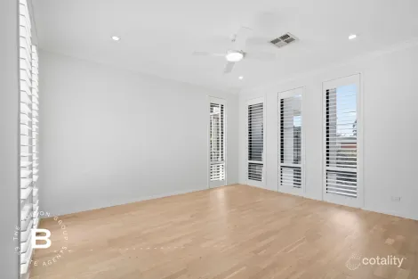 Property photo of 37 Crest Ridge Parade Brookwater QLD 4300