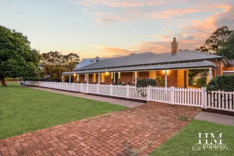 7 East St, Guildford, WA 6055