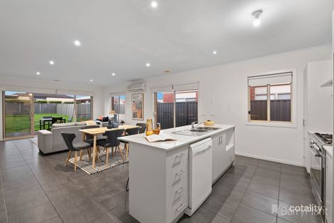 Property photo of 30 Elderberry Way Pakenham VIC 3810