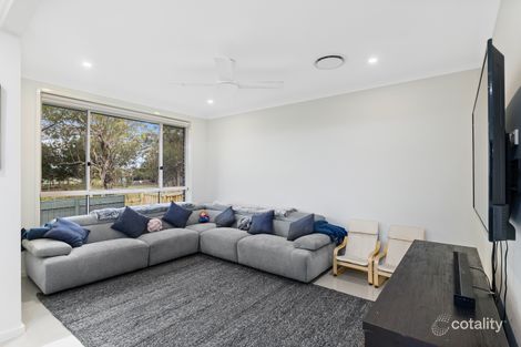 Property photo of 39 Omaroo Place Horsley NSW 2530