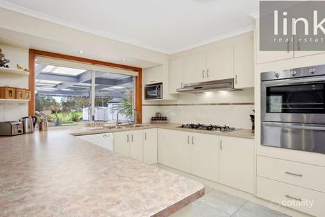 Property photo of 16 Peninsular Court Thurgoona NSW 2640
