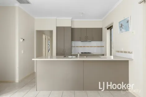Property photo of 6 Tyrell Place Pakenham VIC 3810