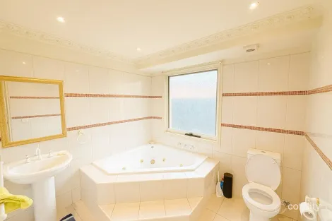 Property photo of 24 Denham Crescent Cranbourne North VIC 3977