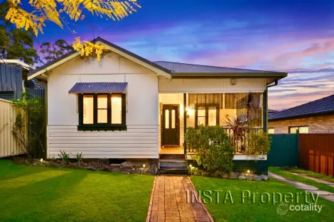40 Hillcrest Ave, Greenacre, NSW 2190