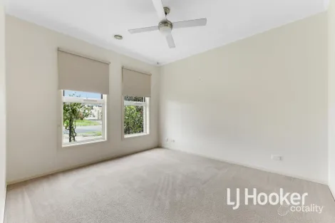 Property photo of 6 Tyrell Place Pakenham VIC 3810
