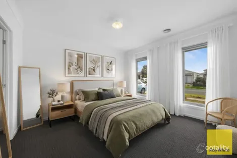Property photo of 17 Andross Circuit Tarneit VIC 3029
