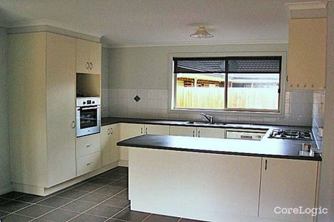 Property photo of 13 Miller Close Drouin VIC 3818