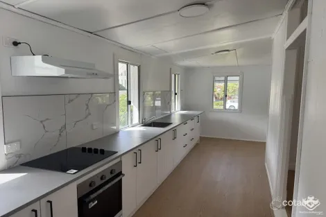 34 Lenneberg St, Southport, QLD 4215