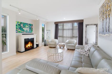 Property photo of 45 Harbour Rise Hope Island QLD 4212