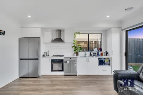 Property photo of 100 Medallion Boulevard Tarneit VIC 3029