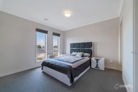 Property photo of 27 Bentham Street Roxburgh Park VIC 3064