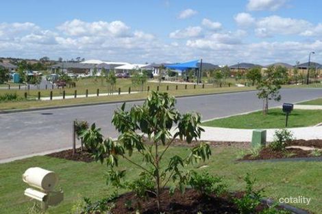 8 Dunes Cres, North Lakes, QLD 4509