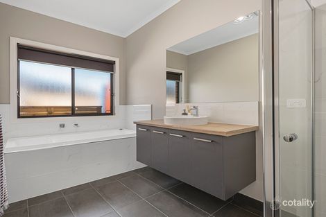 Property photo of 14 Collins Parade Kyneton VIC 3444