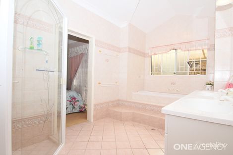 77 Bowerbird Ave, Eli Waters, QLD 4655