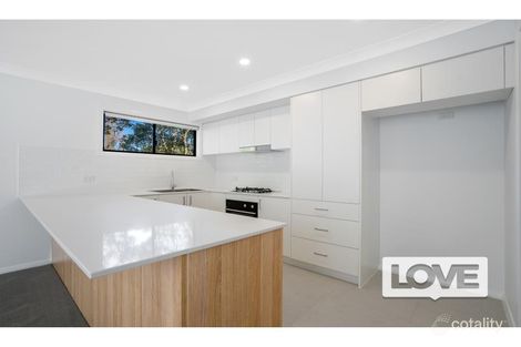 Property photo of 2/13 Sneddon Court Boolaroo NSW 2284