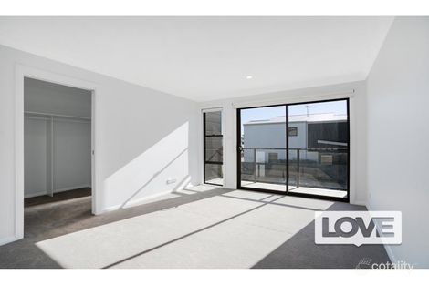 Property photo of 2/13 Sneddon Court Boolaroo NSW 2284