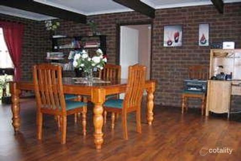 Property photo of 18 Orton Rise Endeavour Hills VIC 3802