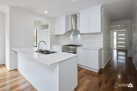 Property photo of 14 Redleaf Avenue Warragul VIC 3820
