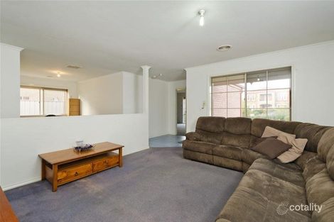 Property photo of 32 Caradon Drive Truganina VIC 3029