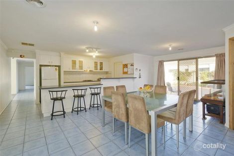 Property photo of 32 Caradon Drive Truganina VIC 3029