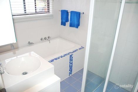 Property photo of 1 Redleaf Street Mansfield QLD 4122