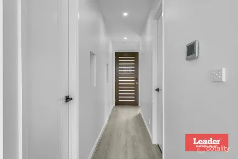 Property photo of 2 Macadamia Street Mickleham VIC 3064