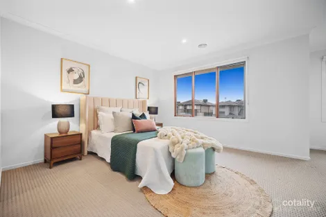 Property photo of 8 Weatherall Way Keysborough VIC 3173