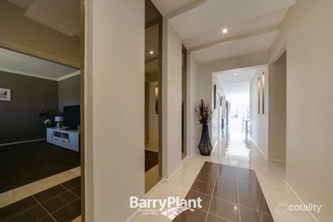 Property photo of 25 Lyrebird Avenue Pakenham VIC 3810